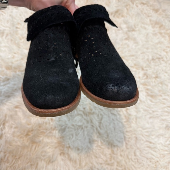SOFFT Bristow Perforated Suede Ankle Bootie Black Size 8 fold over laser cut - Picture 3 of 8